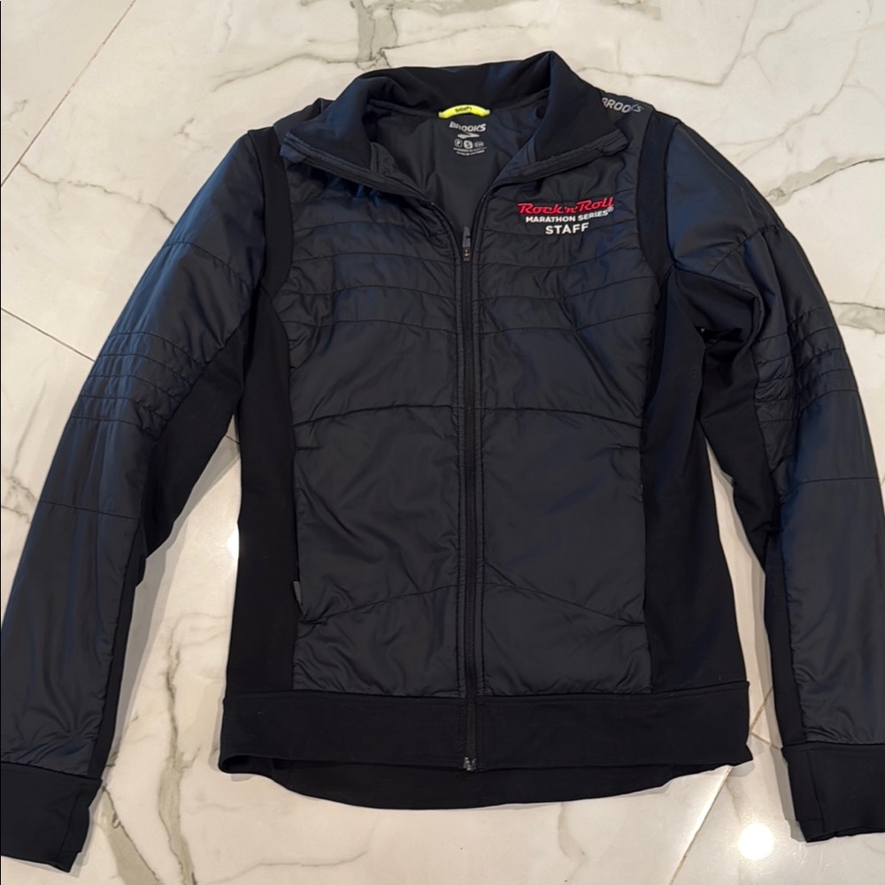 Women's Brooks Puffer Black Jacket